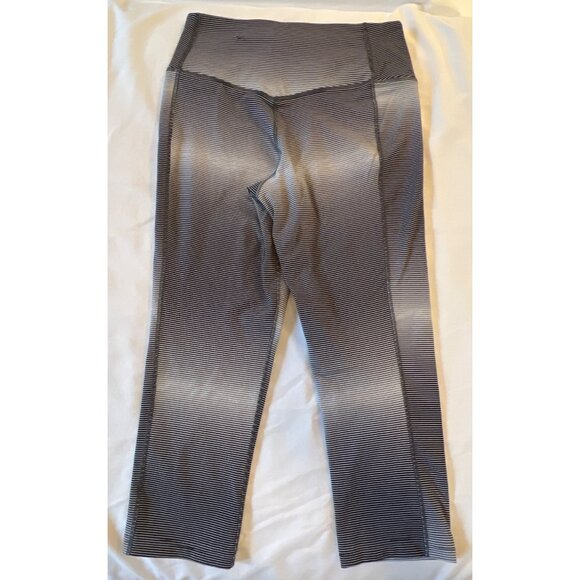 Nike Dri-Fit Striped Ombre Cropped Leggings Small Gray/White - Picture 2 of 5